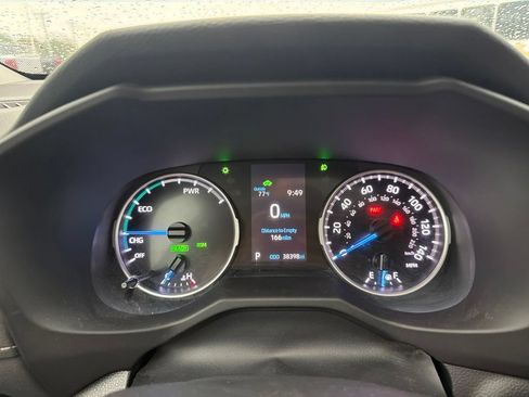Used 2021 Toyota RAV4 XLE w/ Convenience Package AWD/4WD image 18