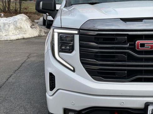 Used 2023 GMC Sierra 1500 AT4 w/ Technology Package image 9