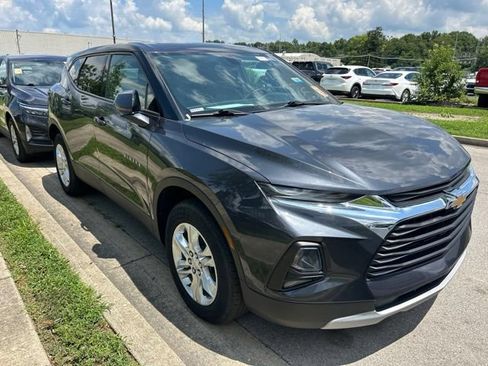 Used 2021 Chevrolet Blazer LT FWD image 2