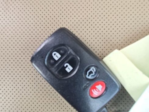 Used 2013 Toyota Highlander Limited image 32