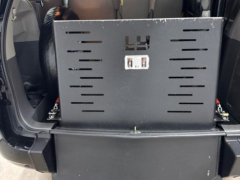 Used 2020 Toyota Sienna L image 2