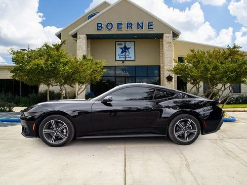 Used 2025 Ford Mustang Coupe image 2