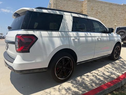 Used 2024 Ford Expedition Limited AWD/4WD image 6