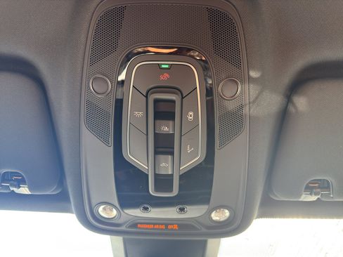 Used 2025 Audi Q7 Premium w/ Convenience Package image 27