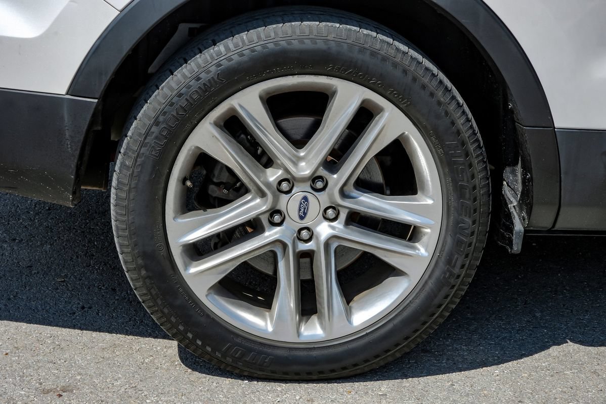 Used 2017 Ford Explorer XLT w/ Equipment Group 202A FWD image 58