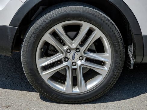 Used 2017 Ford Explorer XLT w/ Equipment Group 202A FWD image 58