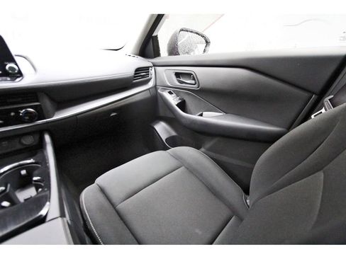 Used 2025 Nissan Rogue S FWD image 8