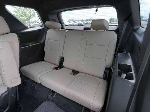 Used 2022 Chevrolet Traverse LT w/ LT Premium Package AWD/4WD image 21