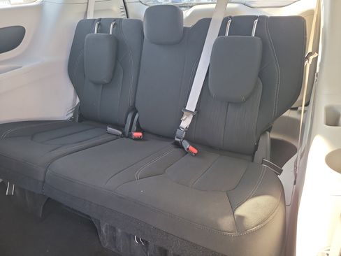 Used 2023 Chrysler Voyager LX FWD image 11