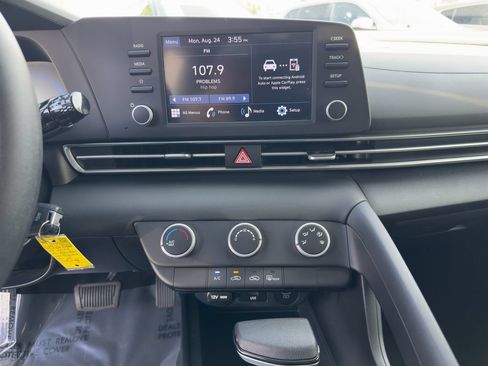 Used 2024 Hyundai Elantra SE FWD image 27
