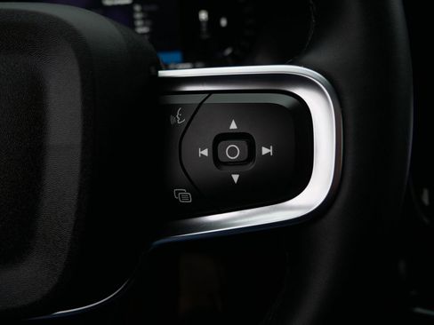 Certified 2023 Volvo XC40 B5 Ultimate w/ Protection Package Premier AWD/4WD image 27