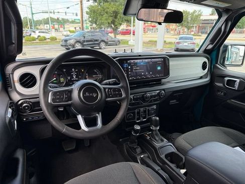 Used 2024 Jeep Wrangler Unlimited Sahara AWD/4WD image 17