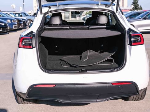 Used 2023 Tesla Model Y Long Range AWD/4WD image 25