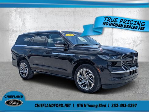 Used 2025 Lincoln Navigator Reserve AWD/4WD image 1