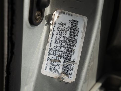 Used 2003 Toyota Corolla CE FWD image 32