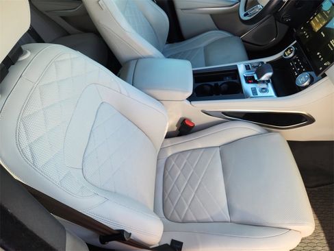Used 2023 Jaguar F-PACE S image 10