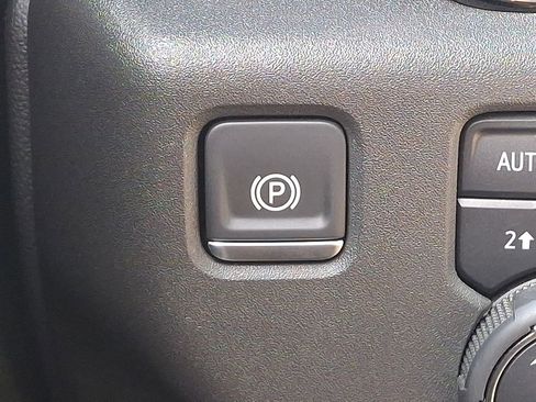 Used 2024 Chevrolet Silverado 1500 ZR2 image 24