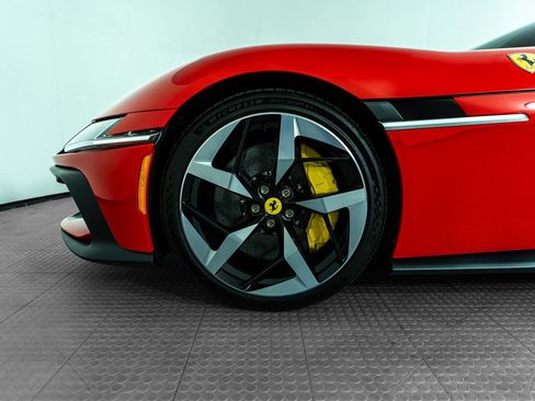 Certified 2025 Ferrari 12Cilindri RWD image 17