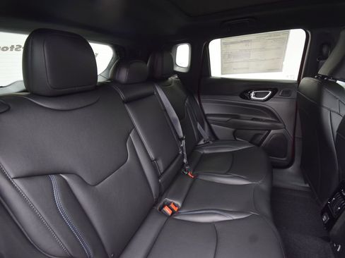 New 2026 Jeep Compass Limited w/ Sun, Sound & Navigation Group AWD/4WD image 17