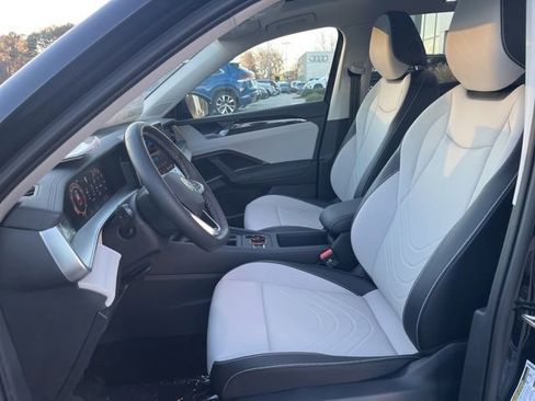 New 2026 Volkswagen Tiguan SE image 21