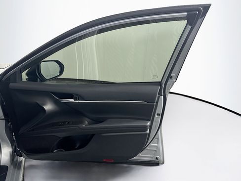 Used 2024 Toyota Camry SE image 32