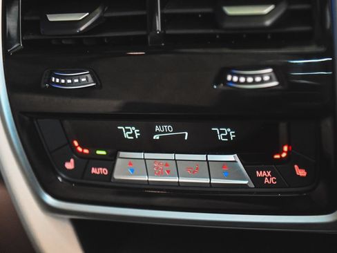 Used 2023 BMW X7 xDrive40i w/ M Sport Package AWD/4WD image 38