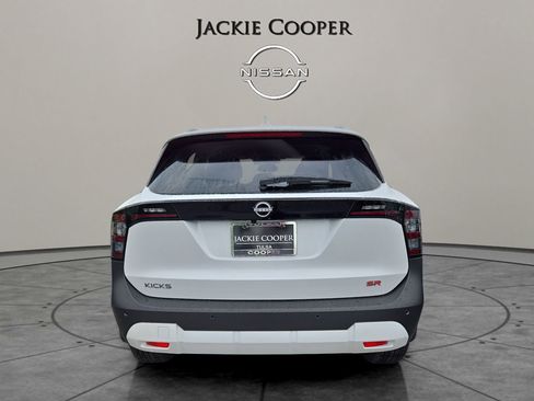 New 2025 Nissan Kicks SR FWD image 4