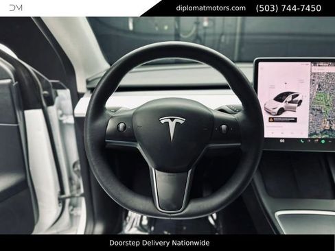 Used 2021 Tesla Model Y Long Range AWD/4WD image 28