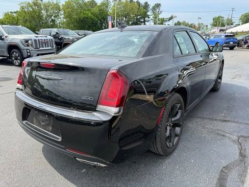 Used 2021 Chrysler 300 Touring w/ Sport Appearance Package RWD image 4
