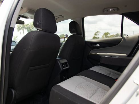 Used 2019 Chevrolet Equinox LS w/ LS Convenience Package AWD/4WD image 17