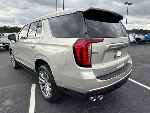 Used 2021 GMC Yukon Denali w/ Denali Premium Package image 8