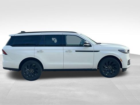 New 2026 Lincoln Navigator Reserve w/ Jet Appearance Package AWD/4WD image 6