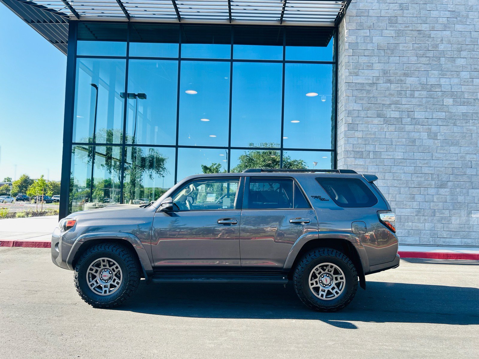 Used 2019 Toyota 4Runner TRD Off-Road Premium w/ Wilderness Package AWD/4WD image 2