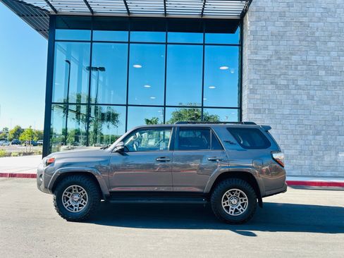 Used 2019 Toyota 4Runner TRD Off-Road Premium w/ Wilderness Package AWD/4WD image 2