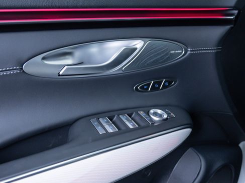 Used 2026 Genesis GV70 2.5T Select image 18