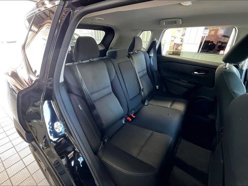 Used 2025 Nissan Rogue SV FWD image 15