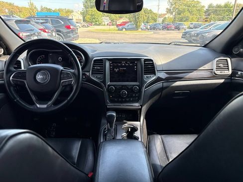 Used 2018 Jeep Grand Cherokee Overland AWD/4WD image 12