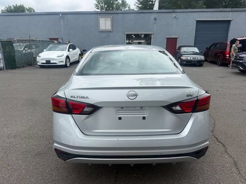 Used 2024 Nissan Altima 2.5 SV FWD image 6