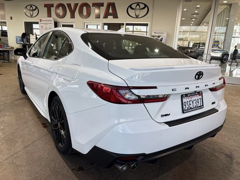 Used 2025 Toyota Camry SE w/ Convenience Package FWD image 8