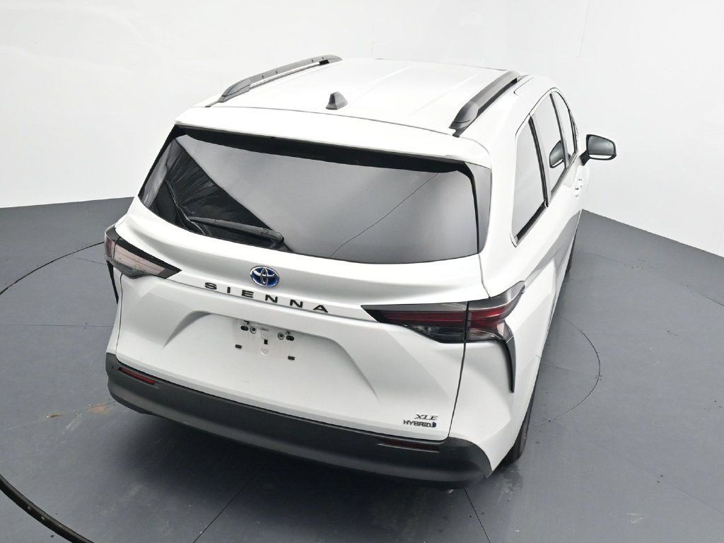Used 2024 Toyota Sienna XLE FWD image 14