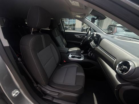 Used 2025 Chevrolet Blazer LT FWD image 38