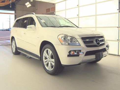 Used 2011 Mercedes-Benz GL 320 BlueTEC 4MATIC w/ Premium 1 Pkg image 3