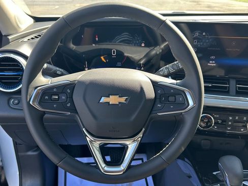 New 2025 Chevrolet Trax LT w/ LT Convenience Package image 28