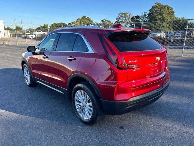Certified 2024 Cadillac XT4 Luxury w/ Cold Weather Package FWD image 3