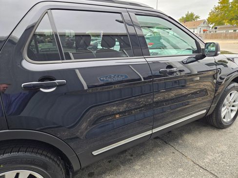 Used 2019 Ford Explorer XLT w/ Equipment Group 202A image 12