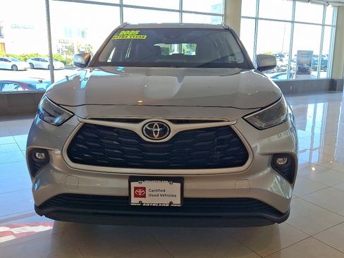 Used 2025 Toyota Highlander XLE AWD/4WD image 2