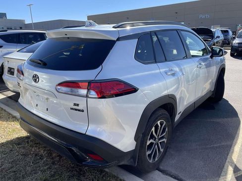 Used 2024 Toyota Corolla Cross SE image 4