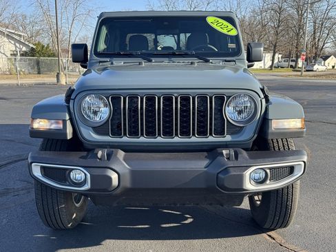 Used 2024 Jeep Gladiator Sport image 31
