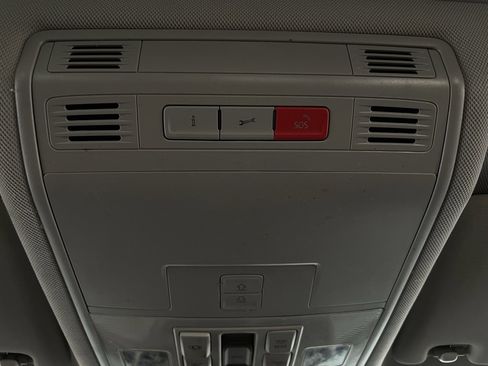 Used 2019 Volkswagen Tiguan SEL image 39