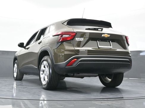 Used 2024 Chevrolet Trax LS w/ LS Convenience Package image 53